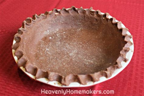 Real Food Chocolate Pie Crust | Heavenly Homemakers