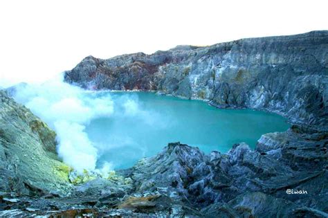 Eksotisme Blue Fire di Kawah Ijen – Life is a Journey