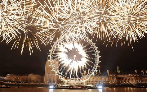 New Year's Eve London celebrations: Big Ben lights up the sky with firework display | Daily Mail ...