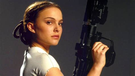 Natalie Portman Teasing Star Wars Return? | GIANT FREAKIN ROBOT