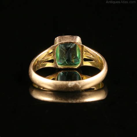 Antiques Atlas - Antique Victorian 2.8ct Emerald & Gold Ring