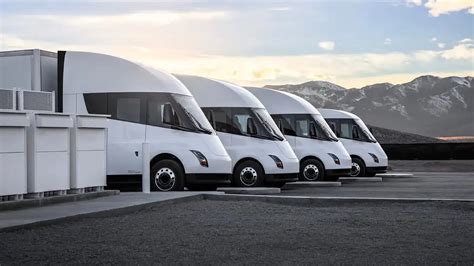 2023 Tesla Semi electric truck reservations paused, as specs fall short ...