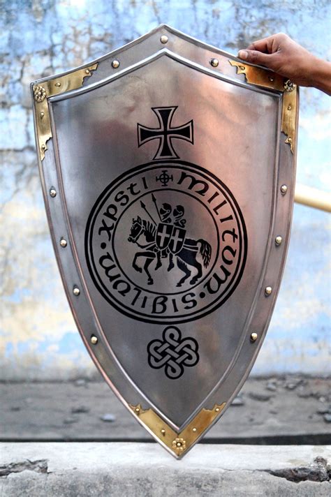 Medieval Knight’s Shield Wallpaper – arthatravel.com