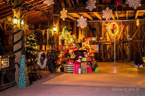 Barn Christmas | Barn, Decor