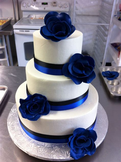 Royal blue wedding cakes, Wedding cakes blue, Heart shaped wedding cakes