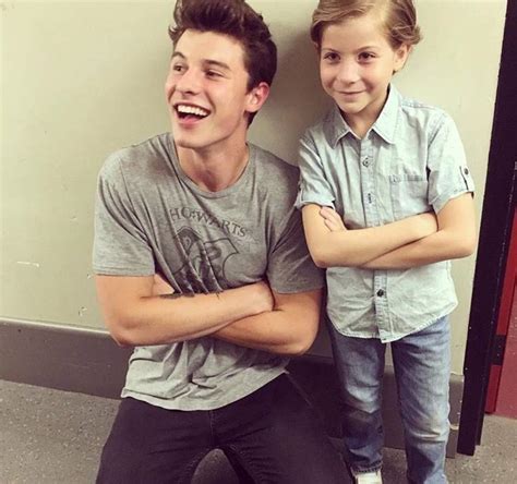 Shawn whit kids😭😭🔐🖤🖤 | shawn mendes army Amino