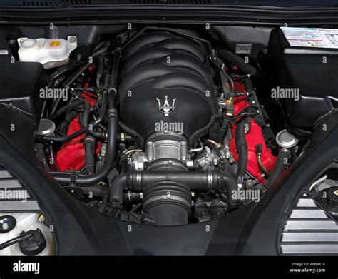 Maserati engine car quattroporte hi-res stock photography and images - Alamy