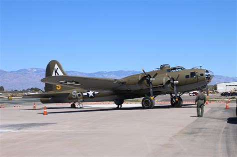 A historic flight on the Boeing B-17 ‘Ye Olde Pub’ – The Daily Wildcat