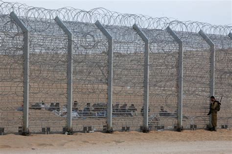 Israel to build border fence on frontier with Jordan to keep Syrian refugees out | Daily Sabah