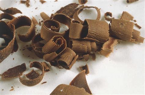 Chocolate curls Chocolate Curls, Chocolate Candy Molds, Kitchen Window, How To Make Chocolate ...