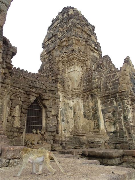 Monkey Temples, Lopburi, Thailand - GoVisity.com