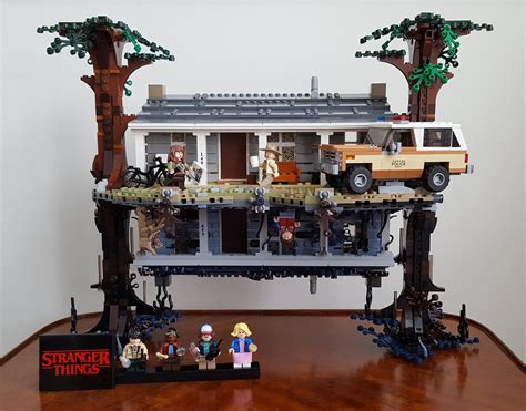 Stranger Things: The Upside Down (75810) : lego