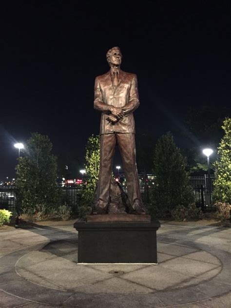 Local artist creates statue for late Flyers owner Ed Snider