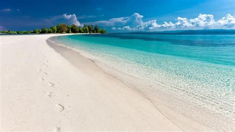 Here's How To Reach The White Sand Beach Islands Of Lakshadweep By Air ...