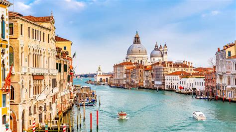 The Beauty of The Grand Canal in Venice, Italy - Traveldigg.com