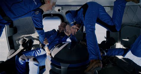 Jeff Bezos launches on Blue Origin's first New Shepard crewed flight ...