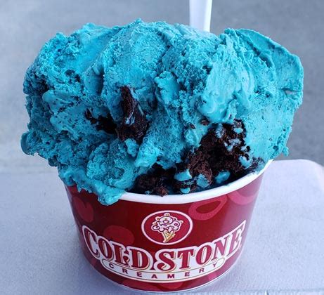 On Second Scoop: Ice Cream Reviews: Cold Stone Creamery Blue Velvet Cake Ice Cream