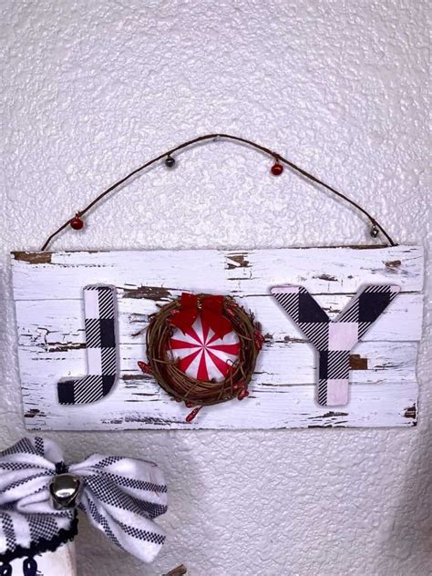 DIY JOY Christmas Sign - Manda Panda Projects