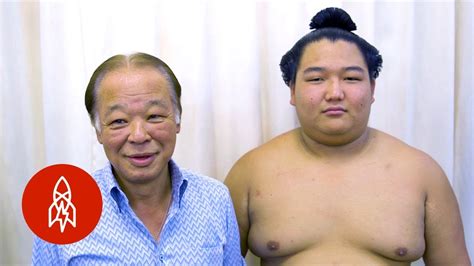 The Hairdresser to Japan’s Sumo Wrestling Elite - YouTube