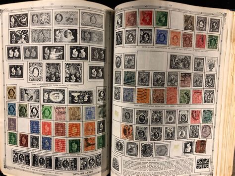 THE REGENT WORLD STAMP ALBUM W/ VARIOUS WORLDWIDE STAMPS