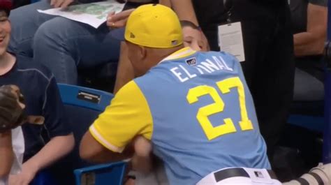 Rays' Carlos Gomez gives bat to young fan (video) - Sports Illustrated