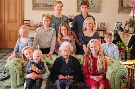 Kate Middleton's Photo of Queen Elizabeth With Great-Grandchildren - Parade: Entertainment ...