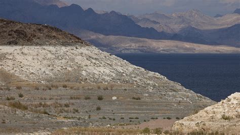 Water level in Nevada's Lake Mead drops to all-time low