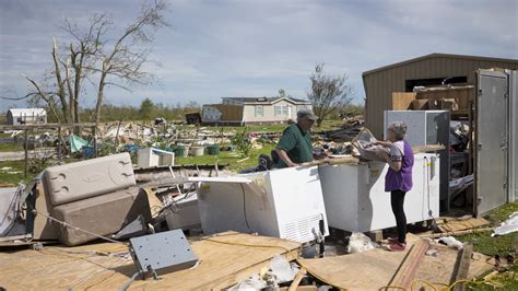 Hurricane Laura leaves damage in Louisiana, weakens to tropical depression