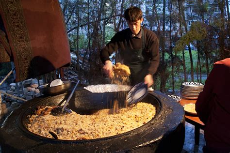 Giant cauldron to cook the plov | To serve hundreds of plate… | Flickr