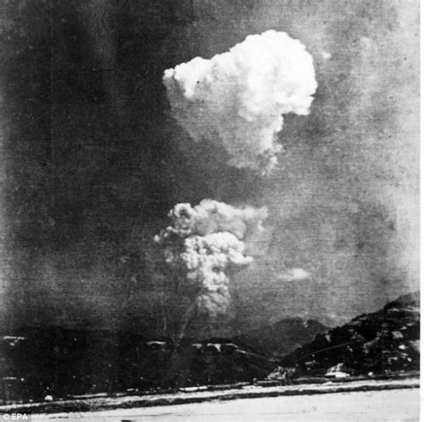 Photograph shows Hiroshima mushroom cloud minutes after the blast that ...