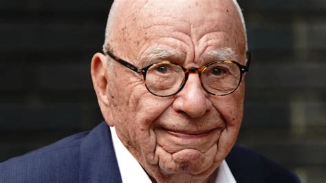 Rupert Murdoch steps down as Fox and News Corp chairman – Channel 4 News