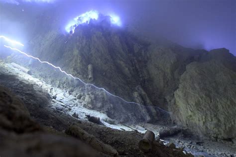 The Dark Secret of Kawah Ijen, Indonesia’s “Blue Fire” Volcano