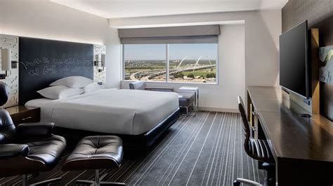 Downtown Dallas Hotel Rooms and Suites | Hyatt Regency Dallas