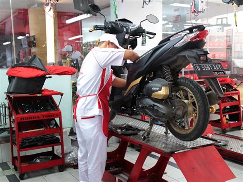 Service Berkala Motor Honda Lebih Enak Pakai "Paket Hebat" | Gilamotor