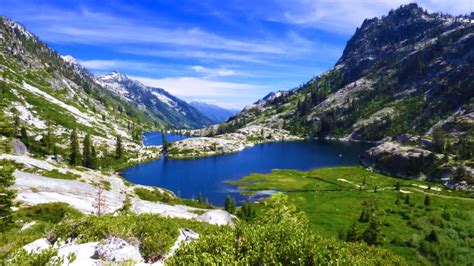 6 Best Trinity Alps Hikes to Tackle on a Day Hike - California Crossroads