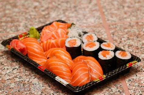 Salmon Platter - sushi, sashimi, nigiri : r/FoodPorn