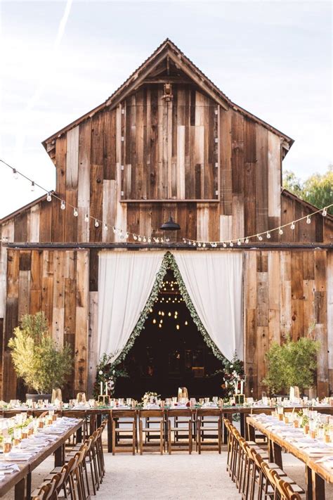 36 Inspirational Rustic Barn Wedding Ideas 2019 - ChicWedd