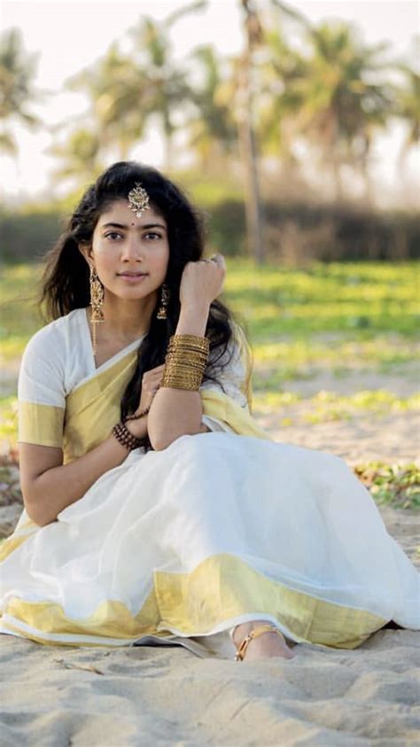 Sai pallavi latest white saree golden blouse Malayalam traditional saree