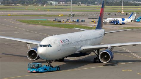 Delta Air Lines Airbus A330 Passenger Plane Editorial Stock Photo ...