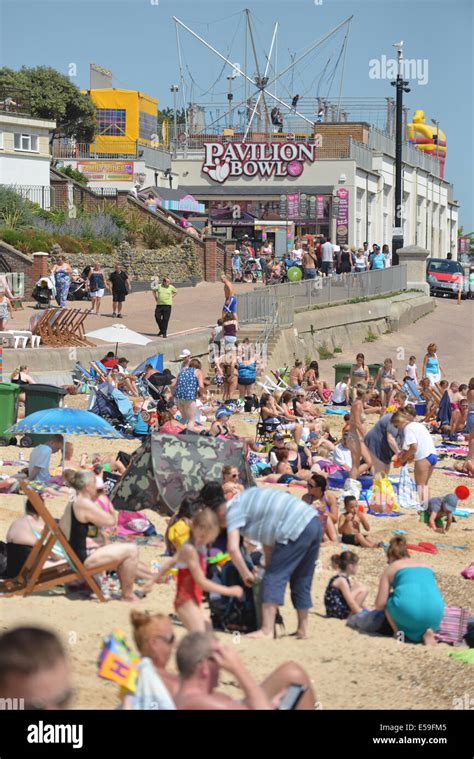 Clacton-on-Sea, Essex, UK. 24th July, 2014. The beach is full of people sunbathing and enjoying ...