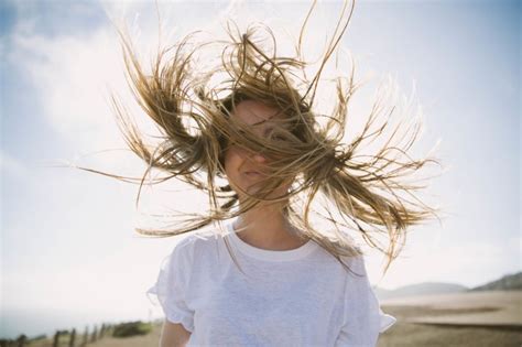 How to Protect Hair from Wind Damage: Tips and Tricks