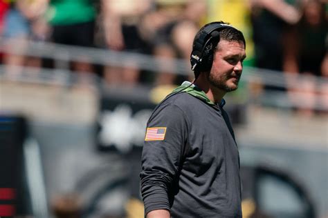 Oregon Ducks Coach Dan Lanning Signs Extension With A Bizarre Catch