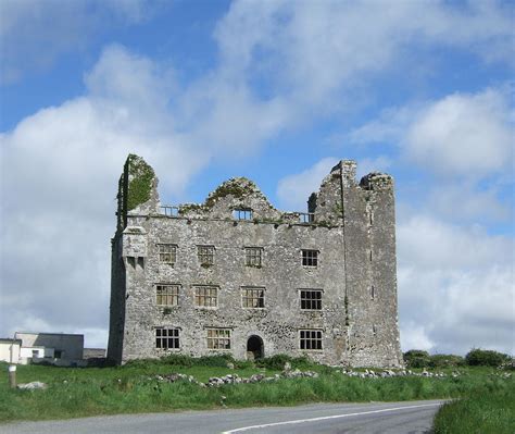 Old Castle In Ireland Photograph by Jeanette Oberholtzer