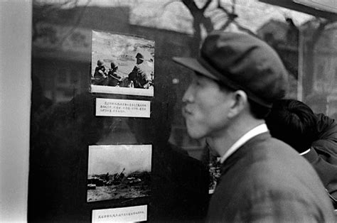 Examining photos in Beijing of the Sino-Vietnamese War in 1979 – Everyday Life in Mao's China