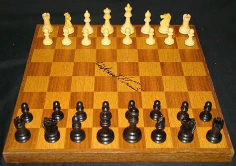 CHESS SET USED BY BOBBY FISCHER AND BORIS SPASSKY AT THEIR MATCH IN ...