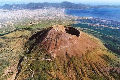 Mt Vesuvius and Pompeii Tour by Bus from Sorrento 2024