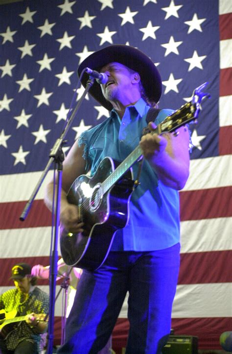 File:Trace Adkins on stage.jpg - Wikipedia, the free encyclopedia