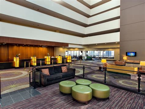 Holiday Inn Chicago-Mart Plaza River North - Hotel Reviews & Photos