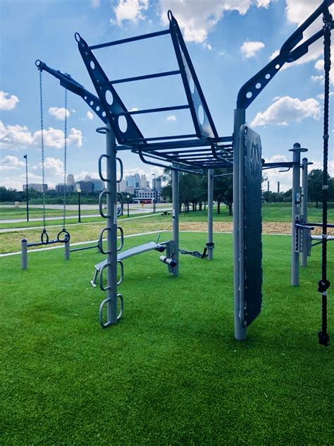 Outdoor Functional Fitness Gym Workout at Kansas City Park - MoveStrong