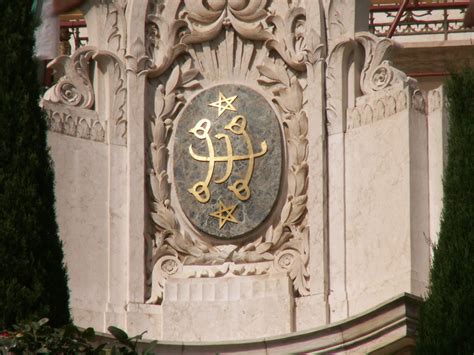 The Baha'i ringstone symbol, a detail on the Shrine of the… | Flickr